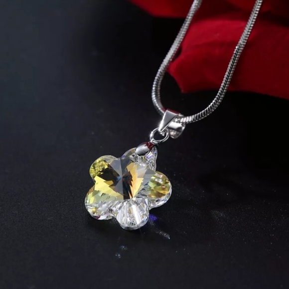 Yellow Crystal Flower Pendant Necklace - Picture 1 of 2